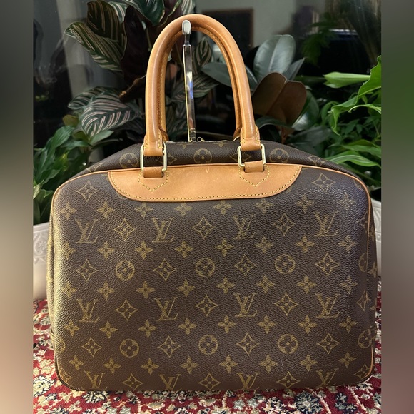 Louis Vuitton Deauville Monogram Handbag - Picture 2 of 12